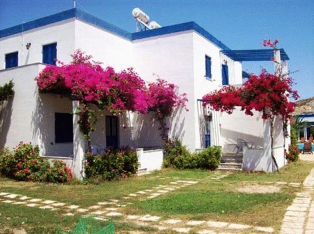 Amfitrion Hotel Vári Екстериор снимка
