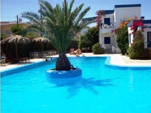 Amfitrion Hotel Vári Екстериор снимка