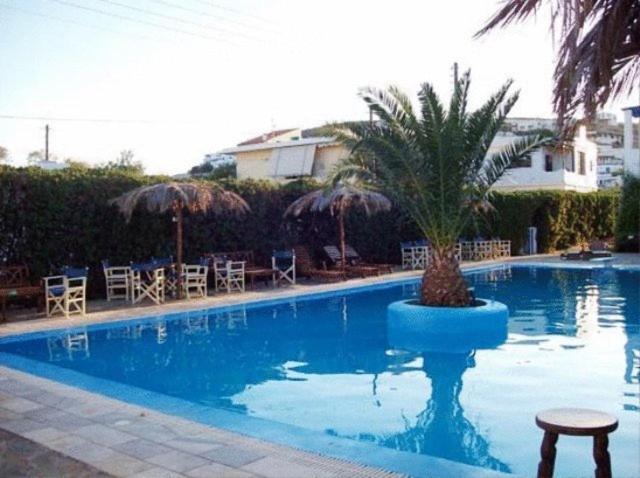 Amfitrion Hotel Vári Екстериор снимка