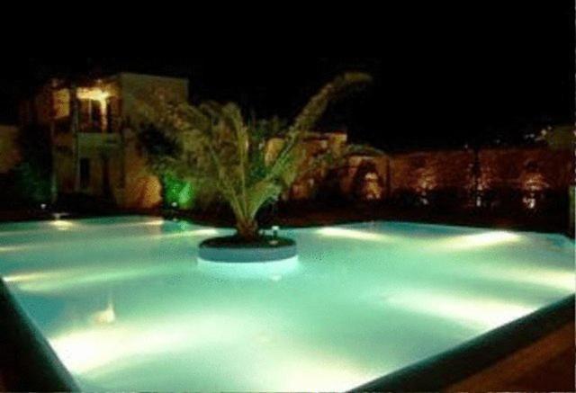 Amfitrion Hotel Vári Екстериор снимка