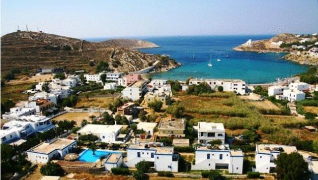 Amfitrion Hotel Vári Екстериор снимка