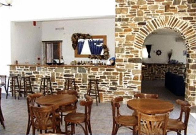 Amfitrion Hotel Vári Екстериор снимка